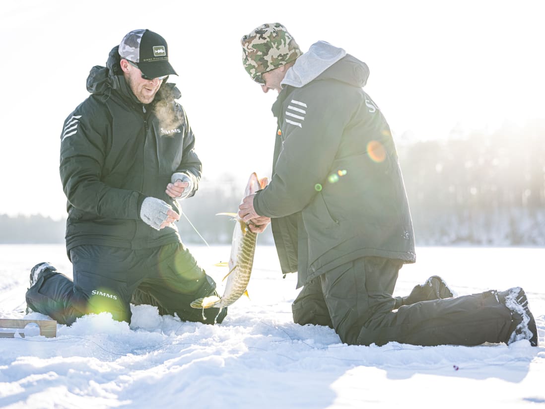 Simms Everyday Beanie Simms Everyday Beanie -ElaZtech store lifestyle everydaybeanie simms withfish 50 25 sim 10028b